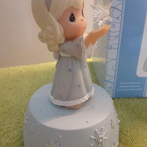 Precious Moments  Girl w/Glass Star Musical